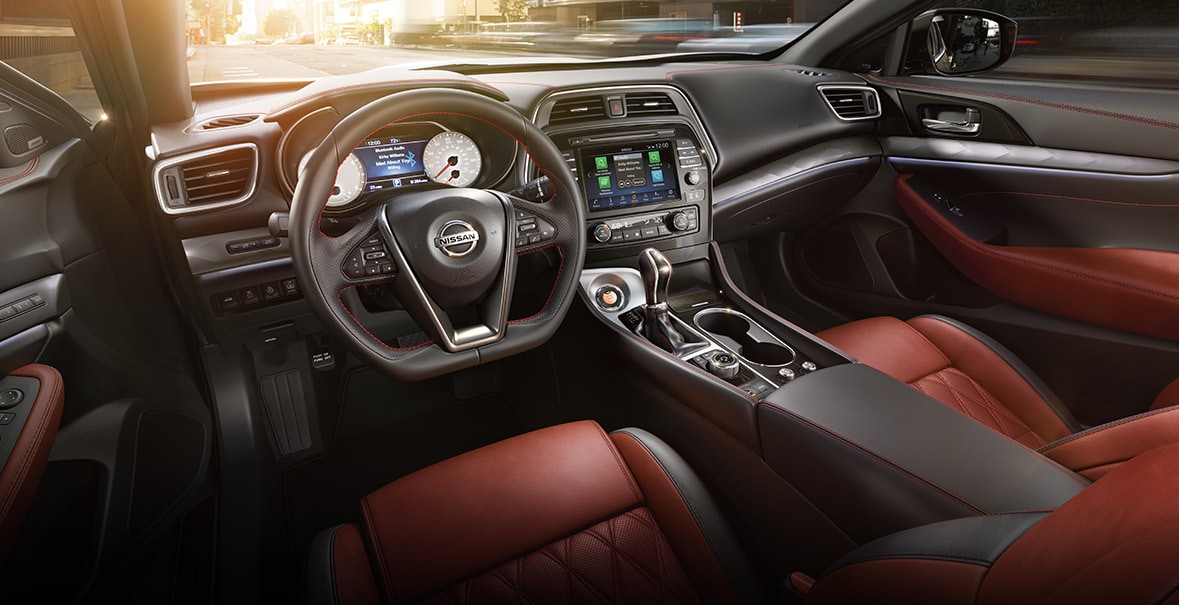  Nissan Maxima Características interiores y espacio de carga
